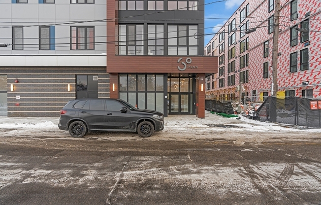 3 beds, 2 baths, 1,391 sqft, $5,500, Unit PH702