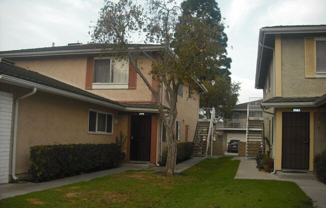 Lovely 2 bedroom Penthouse Condo with garage & pool