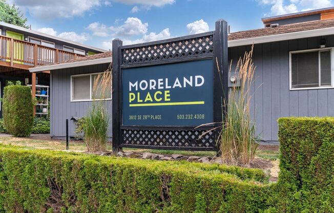 Moreland Place Sign