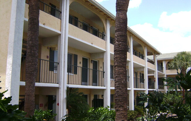 Walk to Uptown Altamonte!