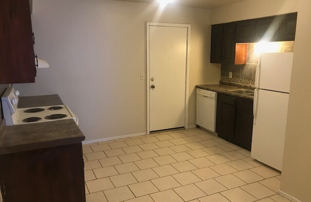 2 beds, 1 bath, 1,000 sqft, $900, Unit Apt. B