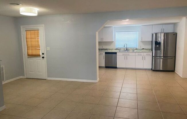 4 Bedroom 2 Bath home in Orlando for RENT!