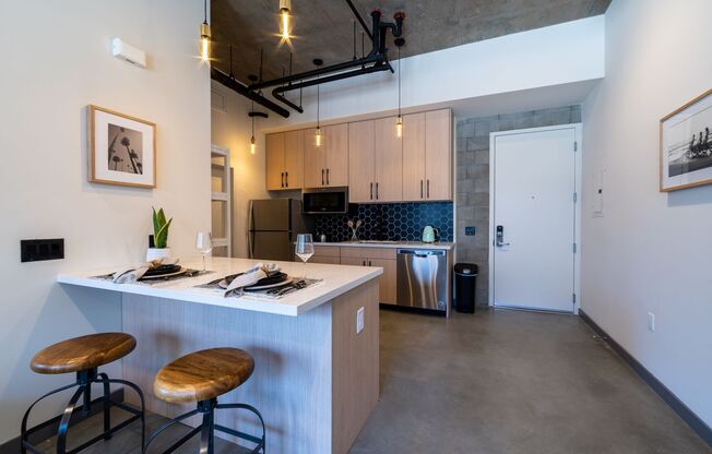 Studio, 1 bath, 745 sqft, $2,575, Unit 102
