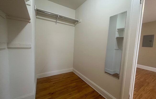 Studio, 1 bath, 450 sqft, $963, Unit 16