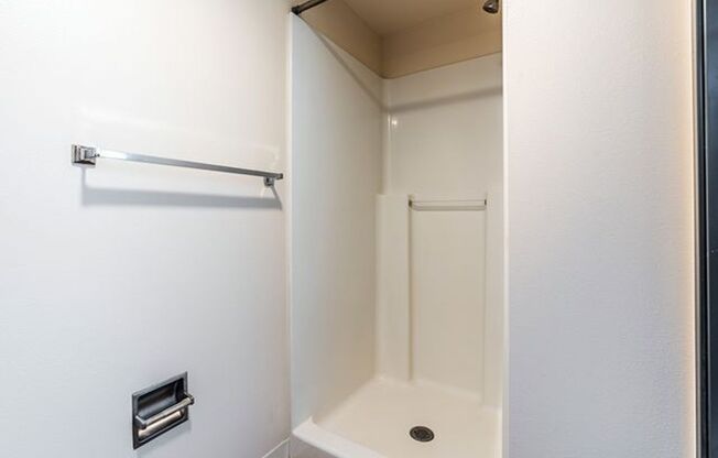 Studio, 1 bath, 220 sqft, $1,200, Unit A31