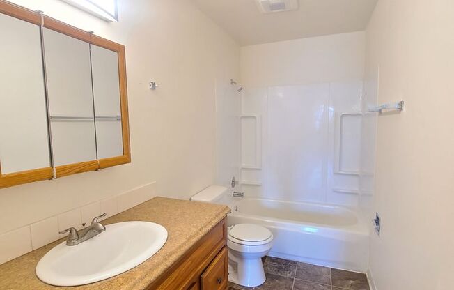 1 bed, 1 bath, $995, Unit 301