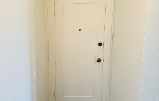 Studio, 1 bath, 420 sqft, $1,635, Unit 410