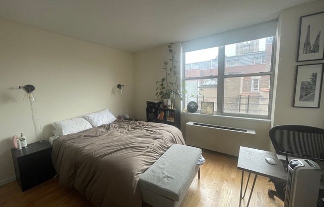 520 W 112 ST