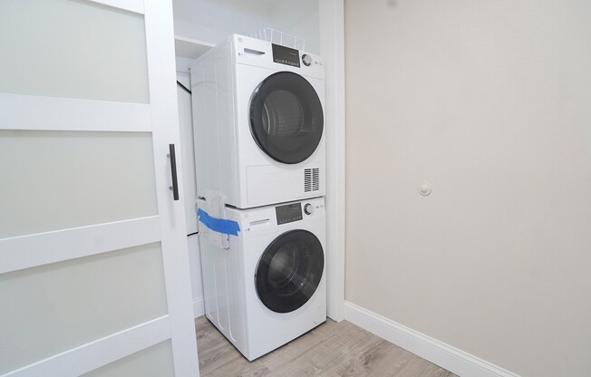 2 beds, 1 bath, 1,050 sqft, $2,700, Unit 6