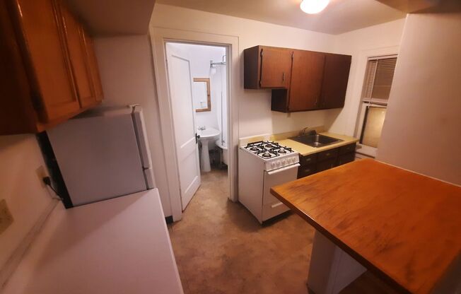 Studio, 1 bath, 211 sqft, $750, Unit 211