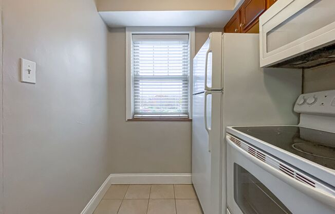 2 beds, 1 bath, 630 sqft, $945, Unit 104-05