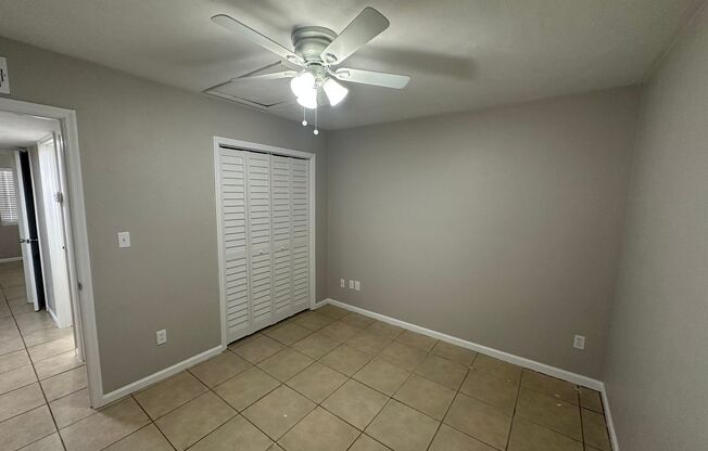 2 beds, 1 bath, 550 sqft, $1,100, Unit B