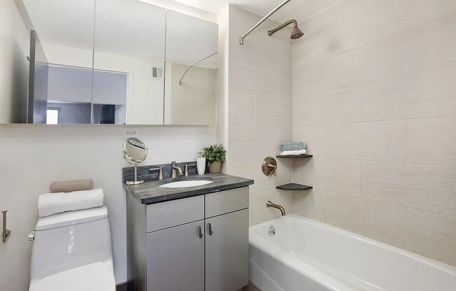 2 beds, 1 bath, 593 sqft, $3,600, Unit B4C