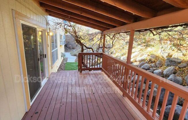 943 EDGECLIFF DR