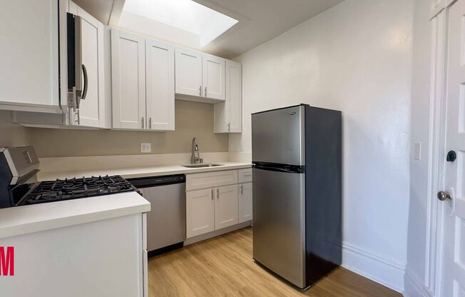 Studio, 1 bath, 300 sqft, $1,699, Unit 14