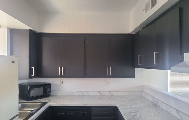 2 beds, 1 bath, 800 sqft, $1,095, Unit 240