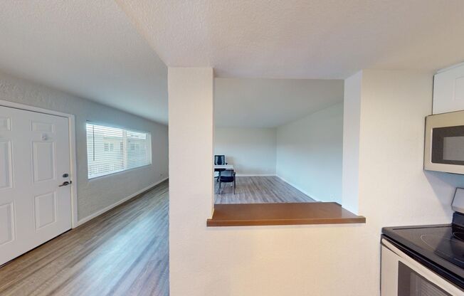 2 beds, 1 bath, 900 sqft, $1,390, Unit 25