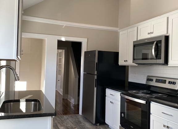 2 beds, 1 bath, $1,975, Unit 0