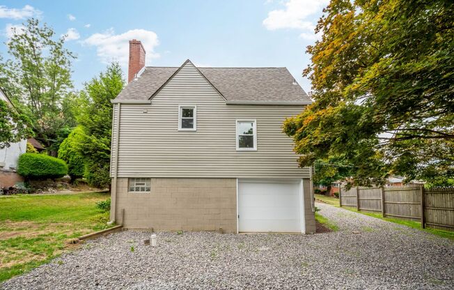 AVAILABLE AUG 1ST!! BEAUTIFUL 2-BEDROOM IN PENN HILLS!