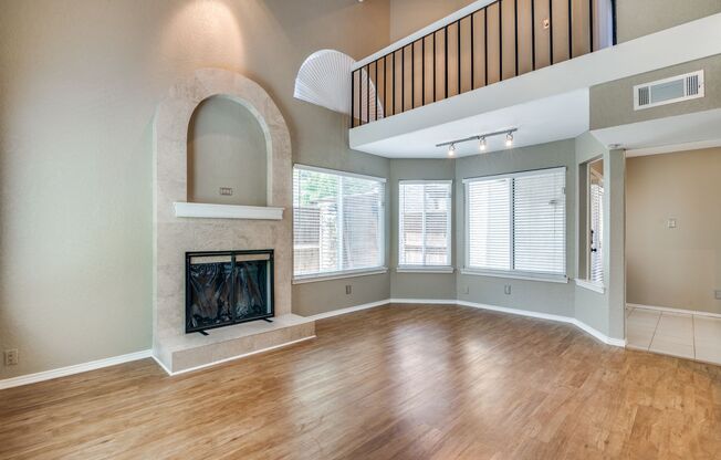 MOVE IN BY SEPTEMBER 18 & RECEIVE ONE MONTH FREE WITH A 18-MONTH LEASE!