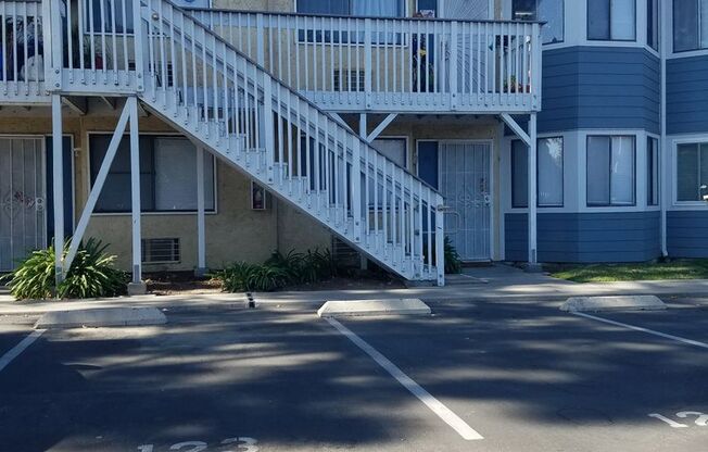 2 Bedroom, 2 Bath condo in Secured complex. MUST SEE!!!!