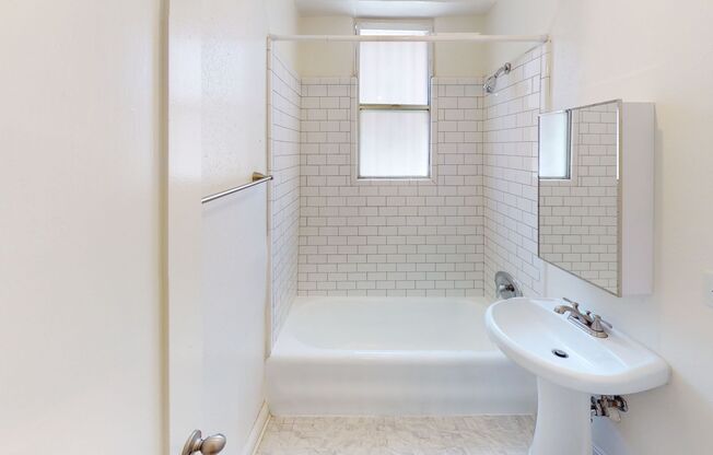 Studio, 1 bath, 450 sqft, $1,425, Unit 103