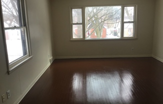 2 beds, 1 bath, $895, Unit Upper