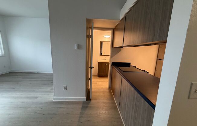 Studio, 1 bath, 400 sqft, $1,125, Unit 106