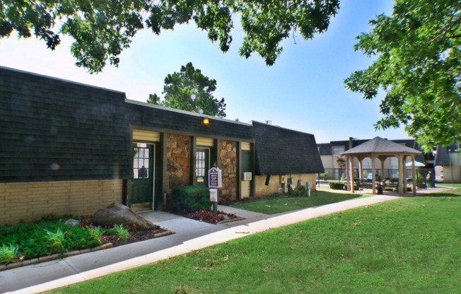 1 bed, 1 bath, 600 sqft, $725, Unit 127