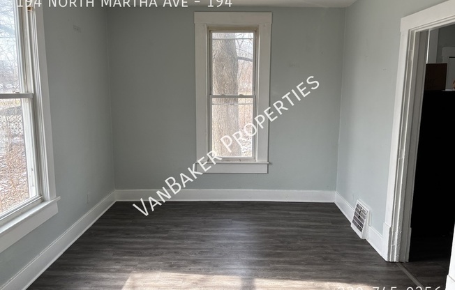 194 N MARTHA AVE