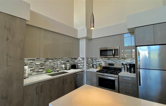 Fully Equipped Kitchen at The Mansfield at Miracle Mile, Los Angeles, CA