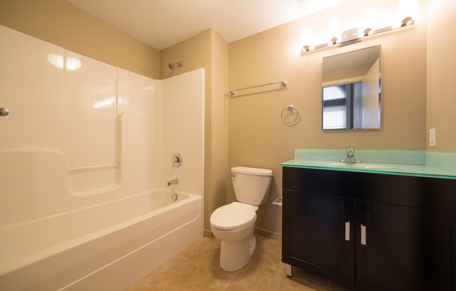 Studio, 1 bath, 390 sqft, $1,140, Unit 214