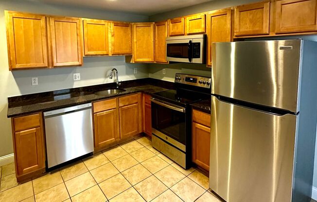 2 beds, 1.5 baths, 840 sqft, $2,295, Unit 104