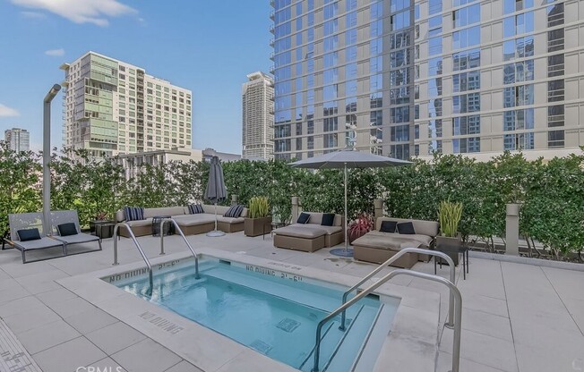1 bed, 1.5 baths, 1,390 sqft, $3,500, Unit 1707
