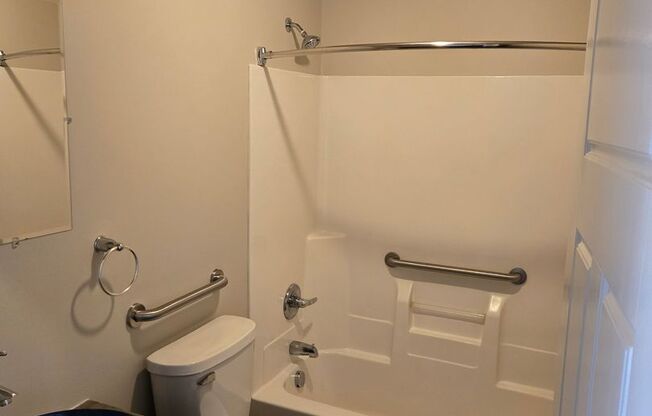 2 beds, 2 baths, 1,100 sqft, $898, Unit 617