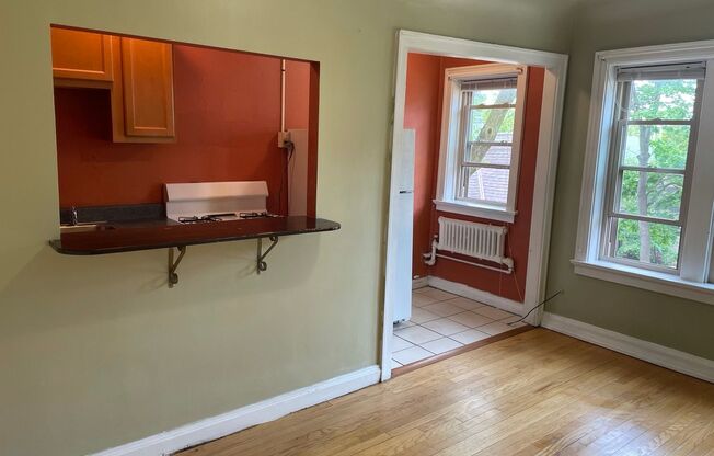 Studio, 1 bath, $795, Unit 33