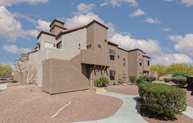 2 bedroom in gated community with pool/spa for only $1100!