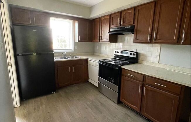 2 beds, 1.5 baths, 1,000 sqft, $925, Unit 11