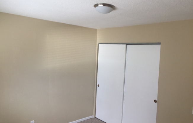 2 beds, 1 bath, $1,395