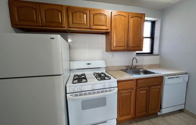 2 beds, 1 bath, 800 sqft, $1,720, Unit 6224 Fifth Ave. #212H