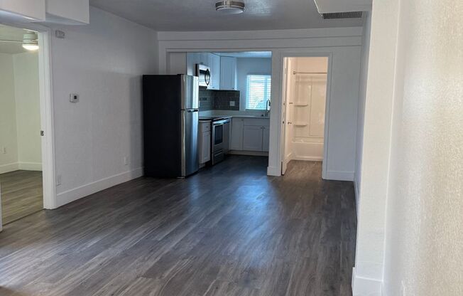 2 beds, 1 bath, 850 sqft, $1,450, Unit 09