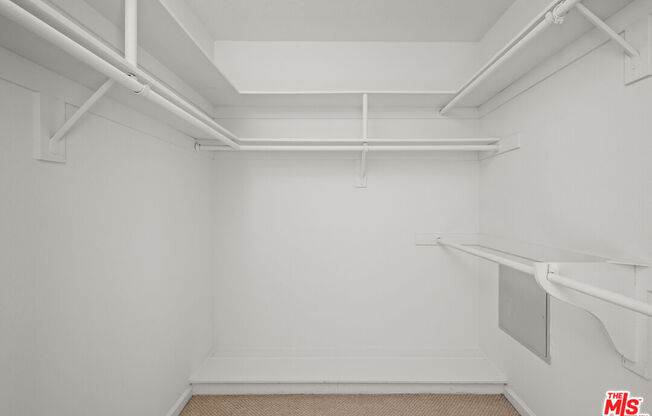 880 W 1st St Apt 216