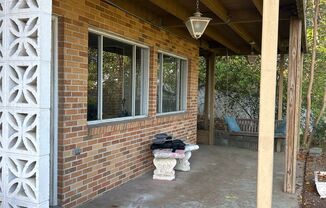 2 beds, 1 bath, $1,300, Unit Apt A