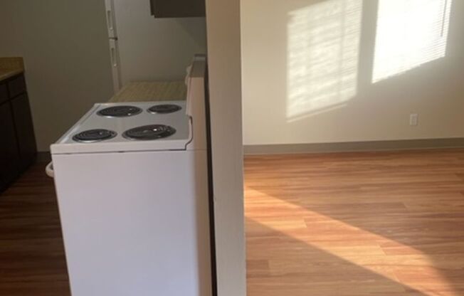 1 bed, 1 bath, 644 sqft, $950, Unit 218