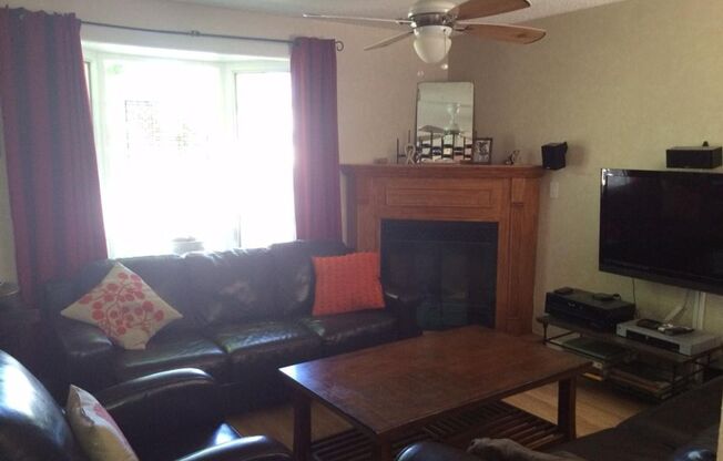 3 beds, 2 baths, $3,000