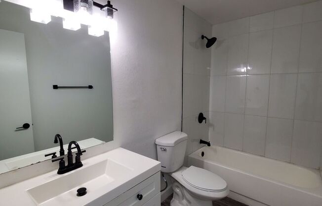 2 beds, 2 baths, 977 sqft, $1,545, Unit 08