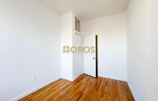 700 E 9 ST