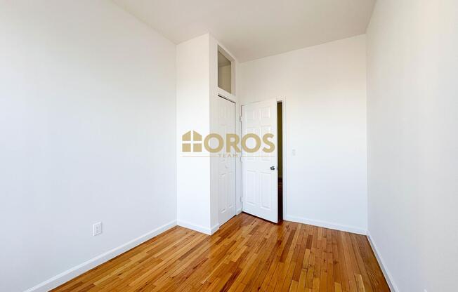 700 E 9 ST