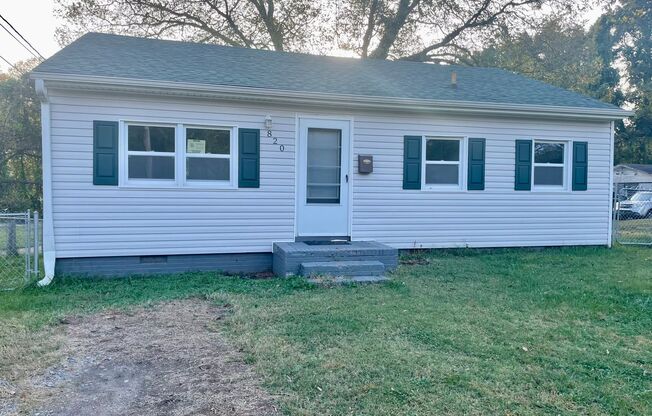 This adorable 2 bedroom 1 bath home Located in Gastonia . Off W Davidson Ave ,