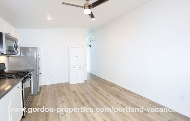 SE 88th Ave - 2 bedroom ADU close to the restaurants and shops along SE 92nd Ave and SE Foster Blvd